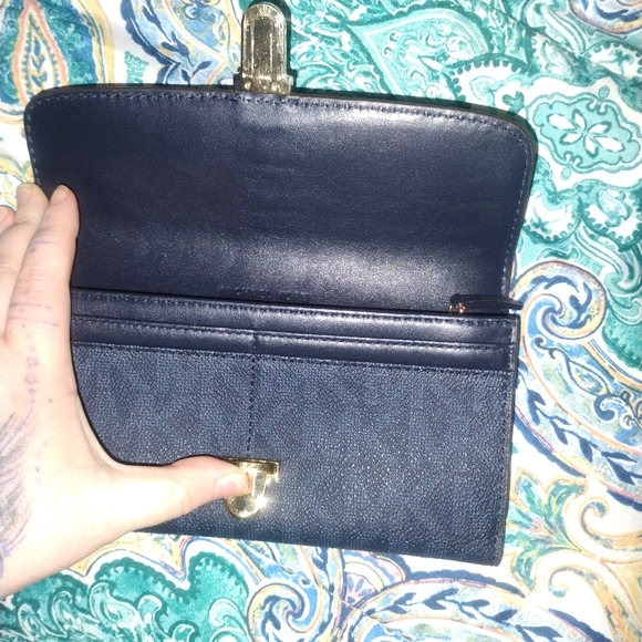 Micheal kors wallet - Picture 3 of 8